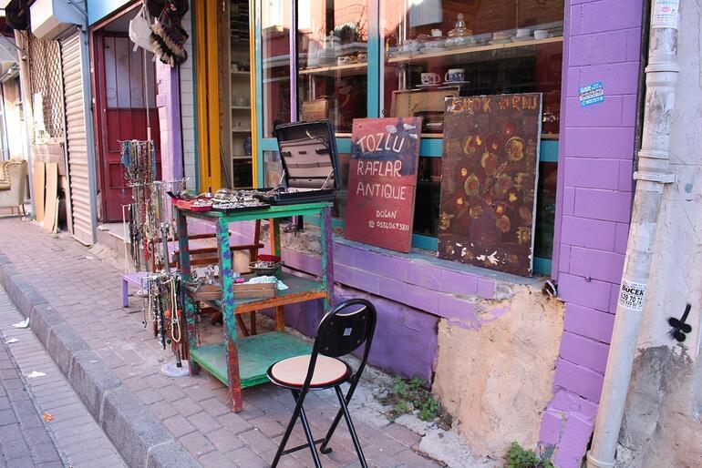 balat colorful street